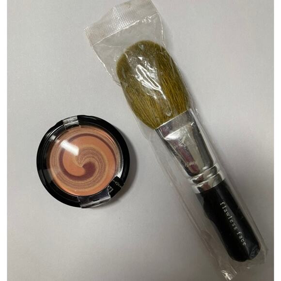Signature Club A Triple Creme Eyeshadow "Peach Swirl" w/brush # 18 NEW .07 oz - Picture 1 of 2